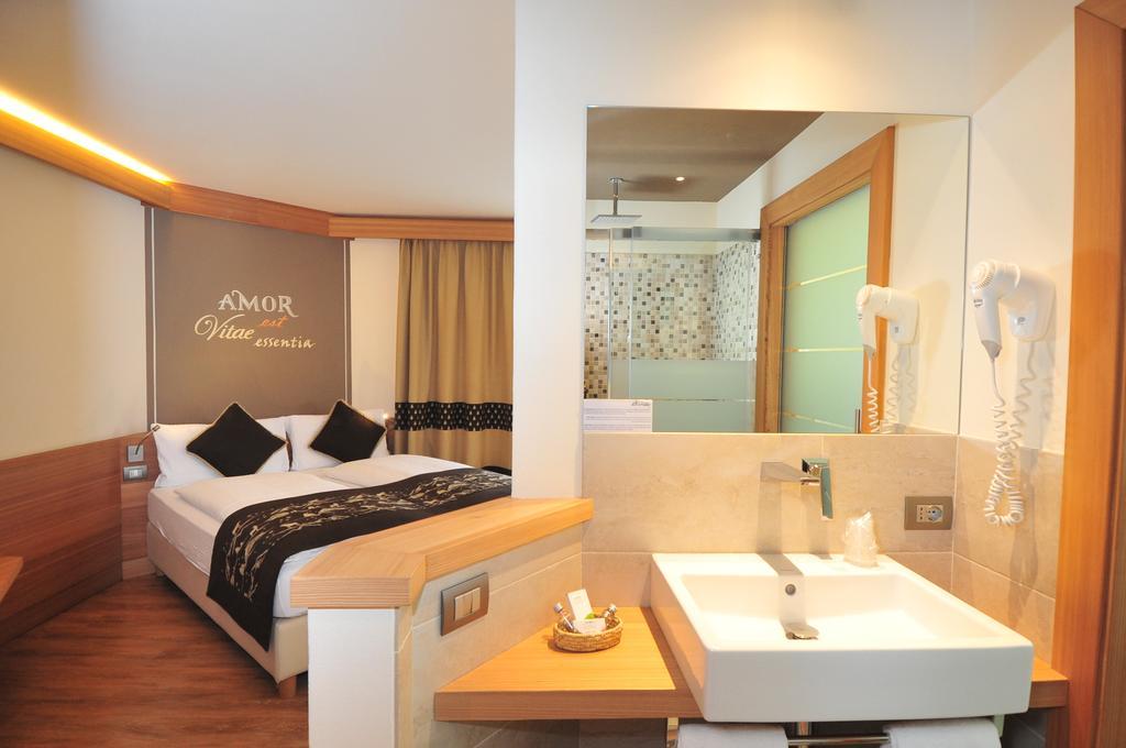 Hotel Bondi Livigno Exterior photo